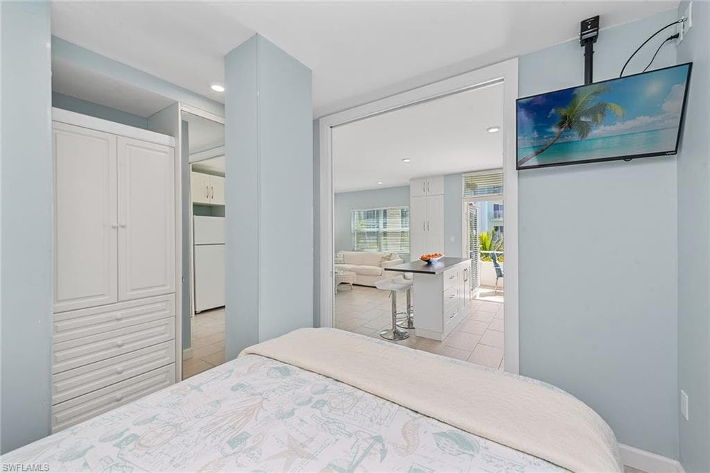 220 Seaview Ct 216, Marco Island, FL 34145-14