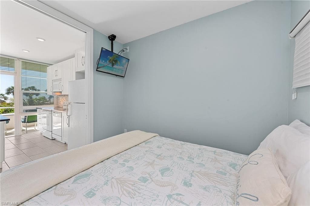 220 Seaview Ct 216, Marco Island, FL 34145-15