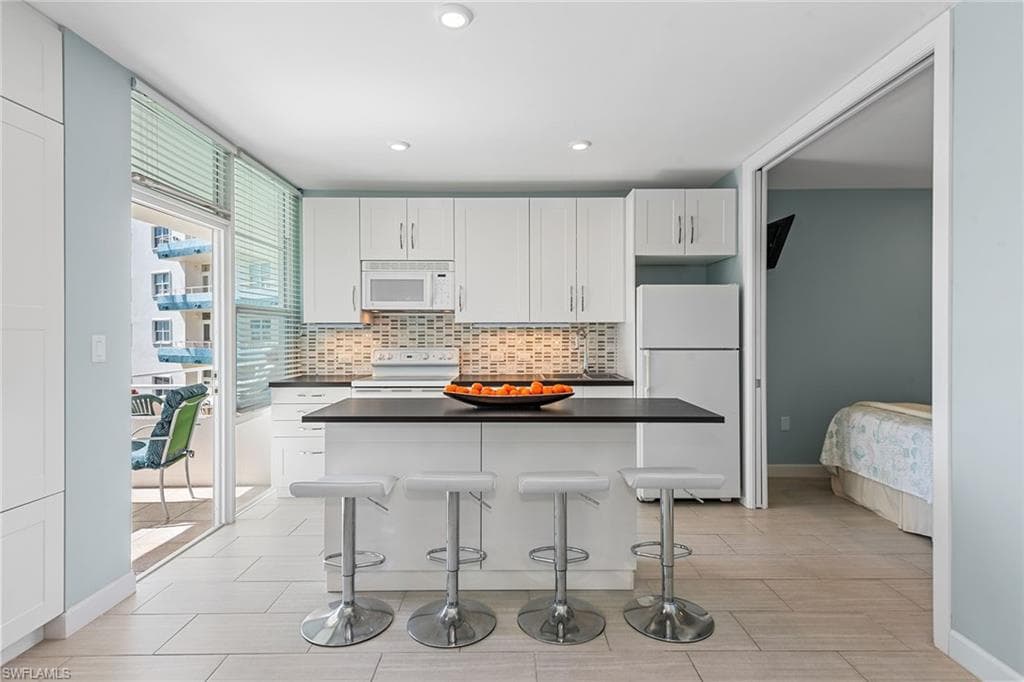 220 Seaview Ct 216, Marco Island, FL 34145-16