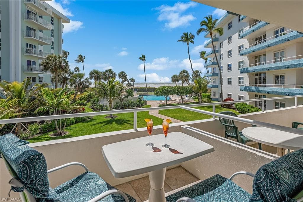 220 Seaview Ct 216, Marco Island, FL 34145-18
