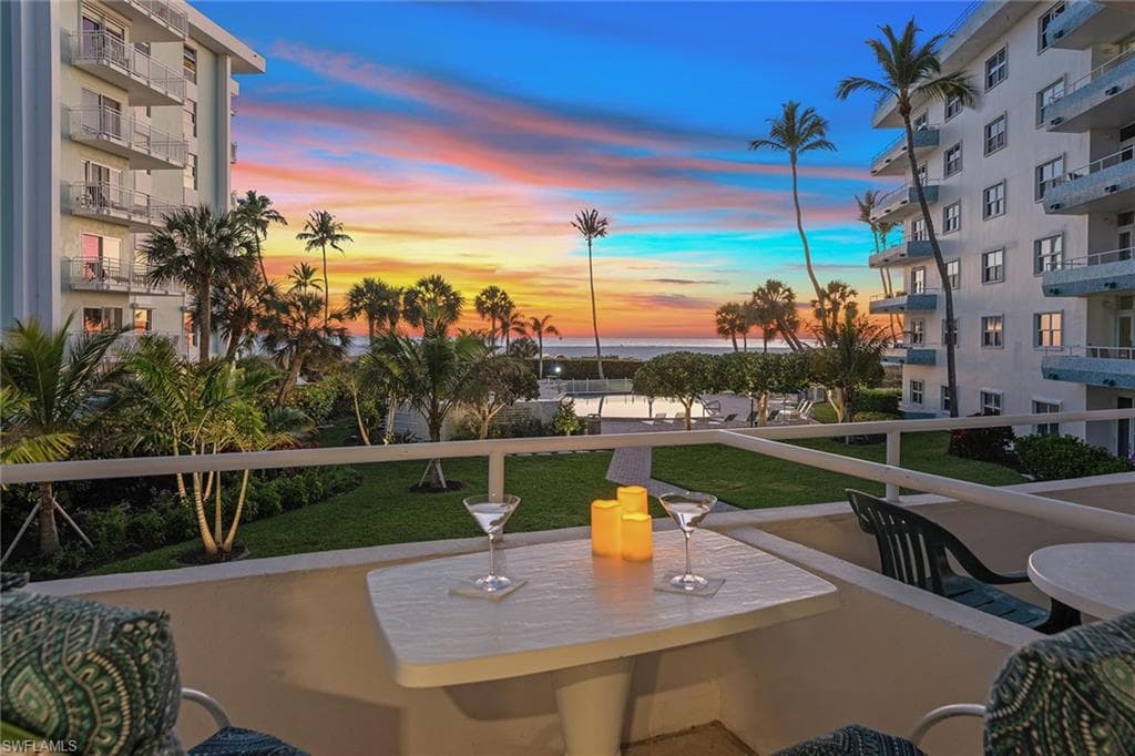 220 Seaview Ct 216, Marco Island, FL 34145-1