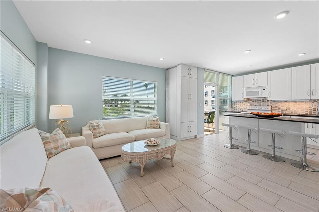 220 Seaview Ct 216, Marco Island, FL 34145-3