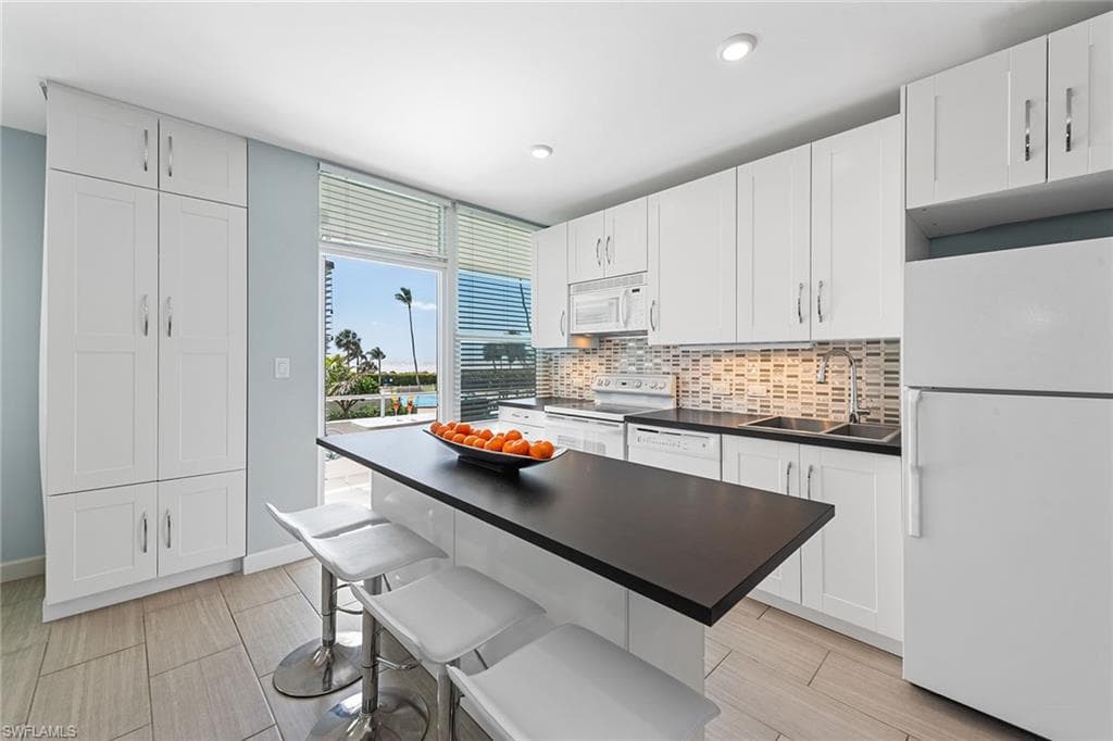 220 Seaview Ct 216, Marco Island, FL 34145-8