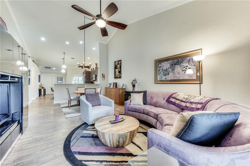 6113 Thresher Dr 202, Naples, FL 34112-9