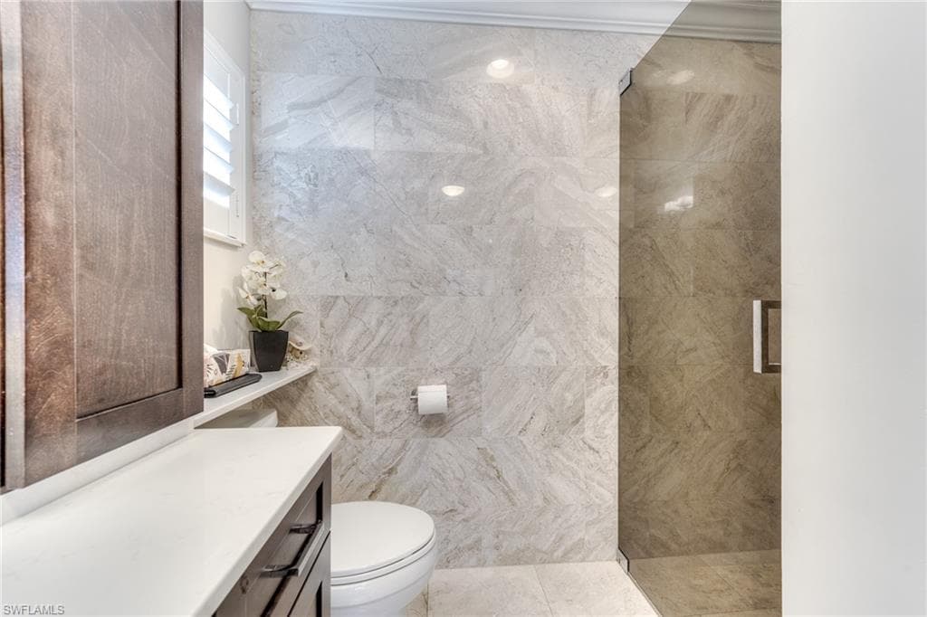 6113 Thresher Dr 202, Naples, FL 34112-17