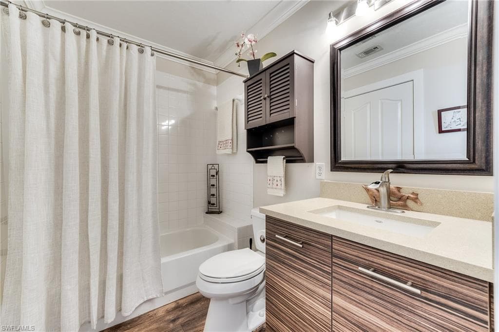 6113 Thresher Dr 202, Naples, FL 34112-20
