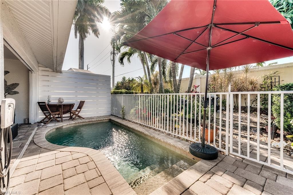 6113 Thresher Dr 202, Naples, FL 34112-25