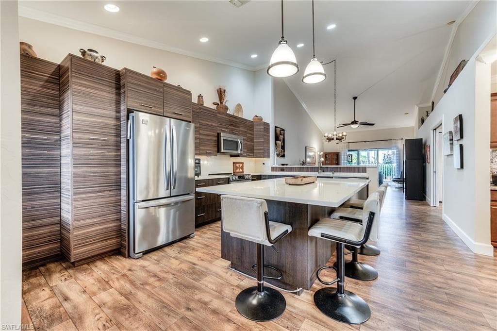6113 Thresher Dr 202, Naples, FL 34112-2