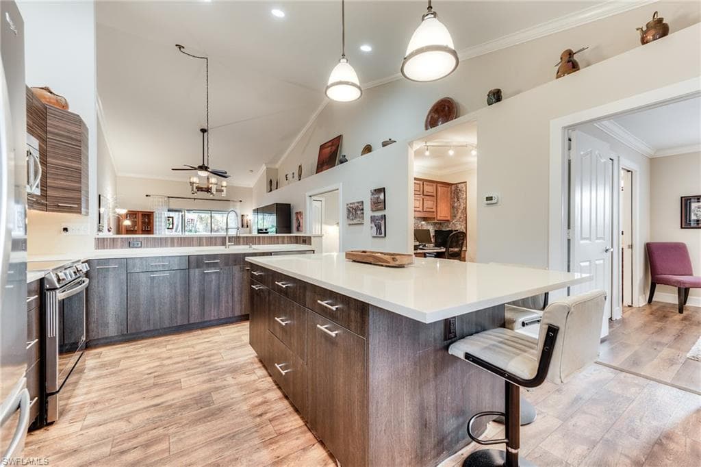 6113 Thresher Dr 202, Naples, FL 34112-3