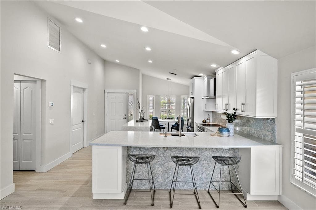 1590 Weybridge Cir 52, Naples, FL 34110-9