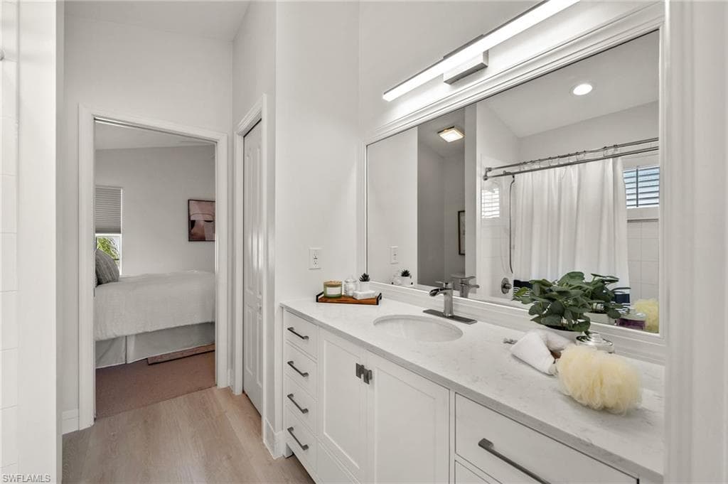 1590 Weybridge Cir 52, Naples, FL 34110-25