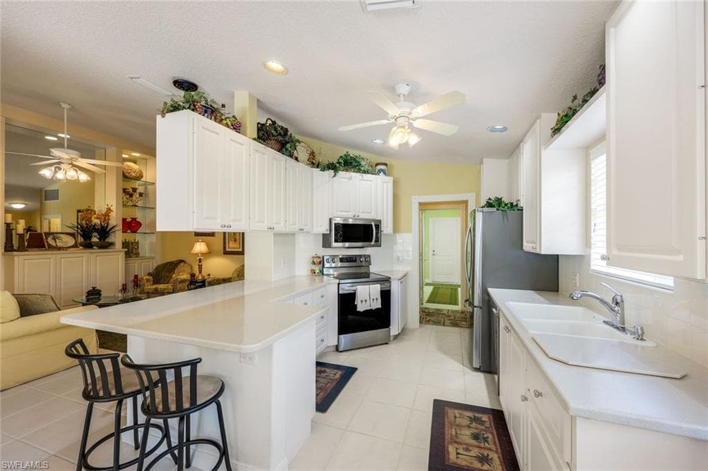 4221 Saint George Ln, Naples, FL 34119-12