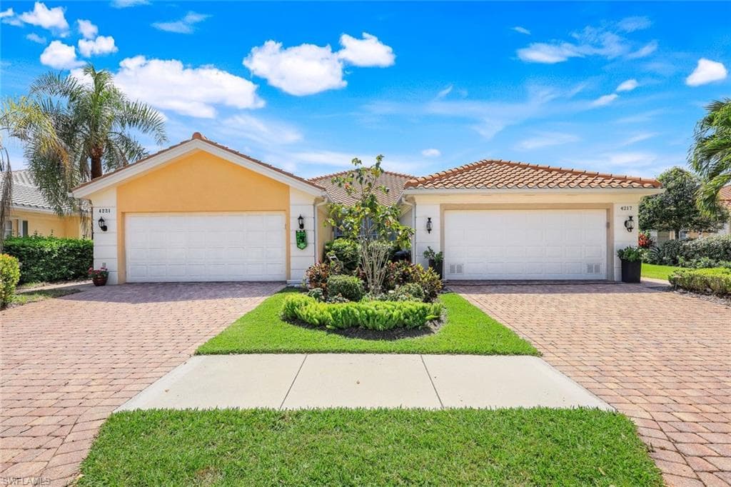 4221 Saint George Ln, Naples, FL 34119-26