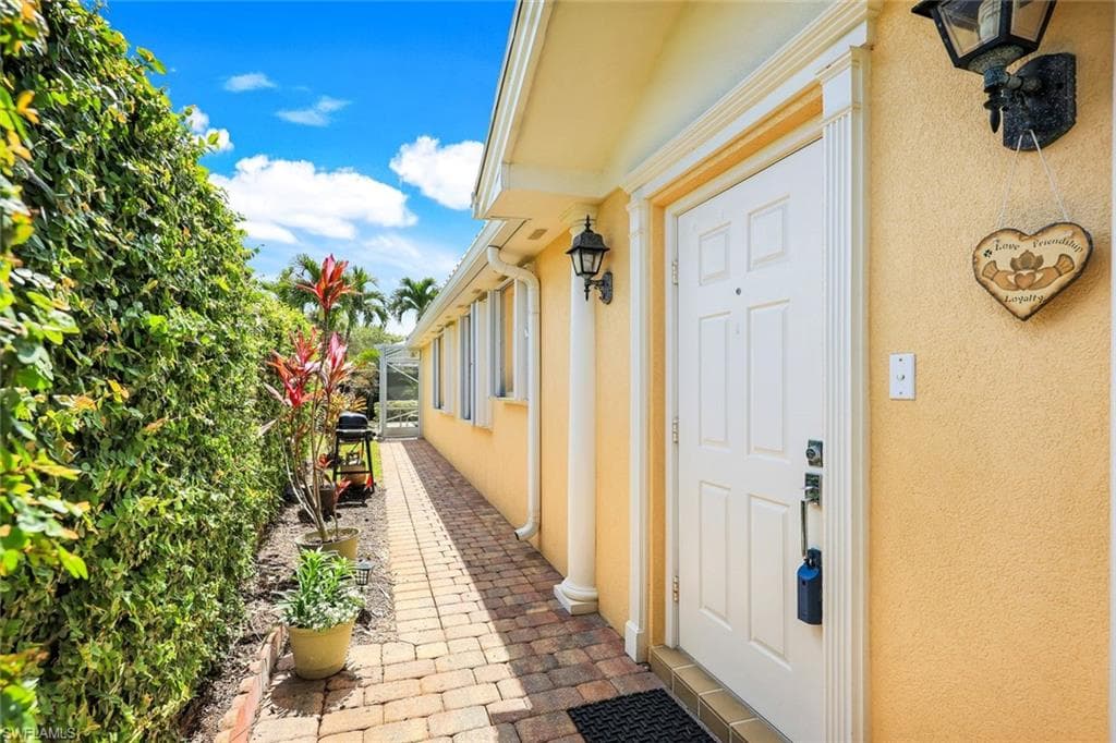 4221 Saint George Ln, Naples, FL 34119-4