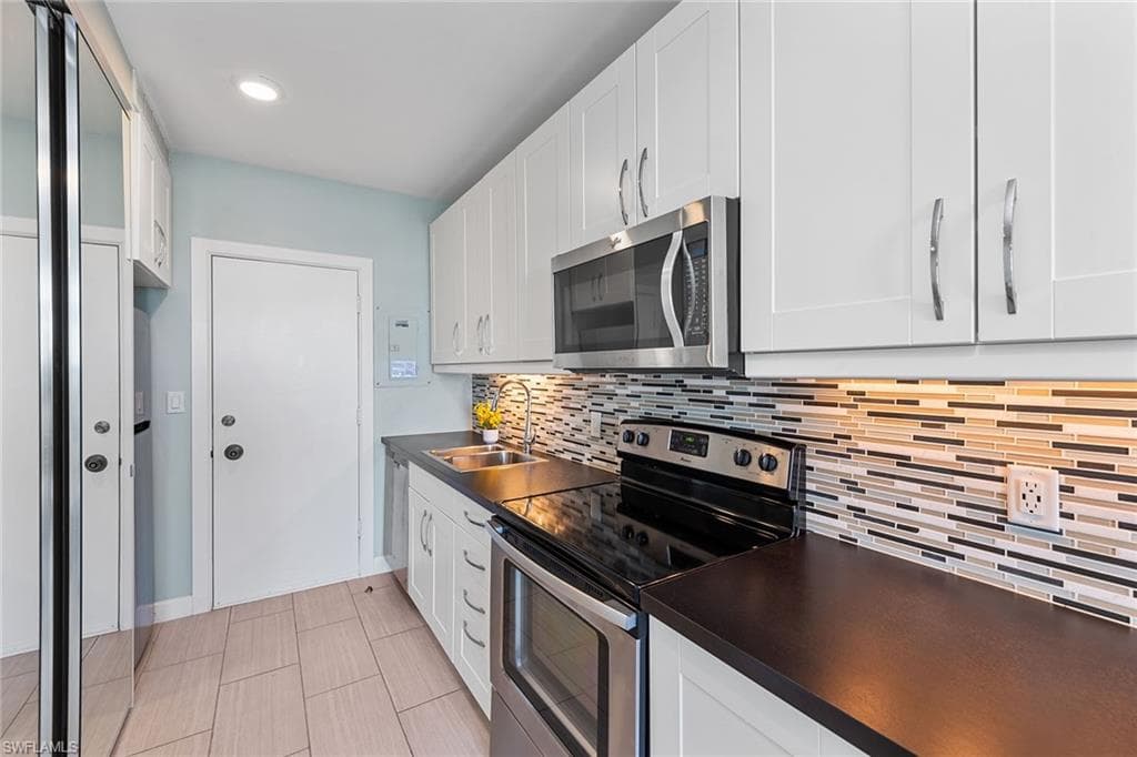 220 Seaview Ct 305, Marco Island, FL 34145-9
