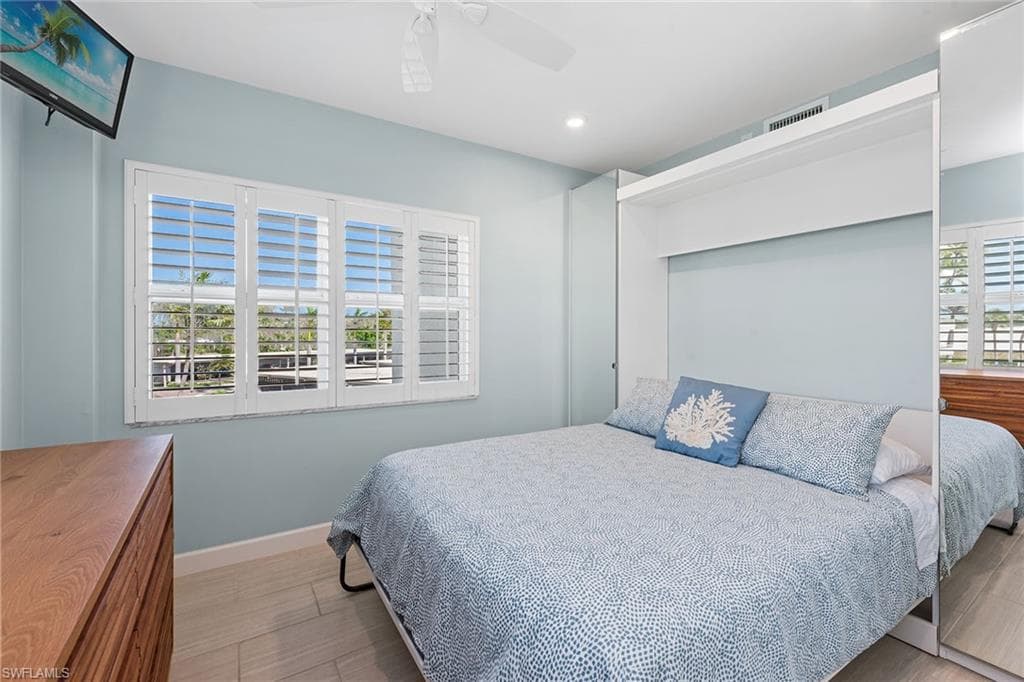 220 Seaview Ct 305, Marco Island, FL 34145-14