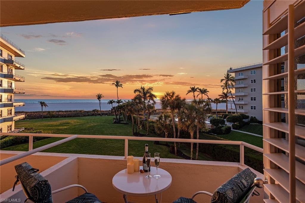 220 Seaview Ct 305, Marco Island, FL 34145-1