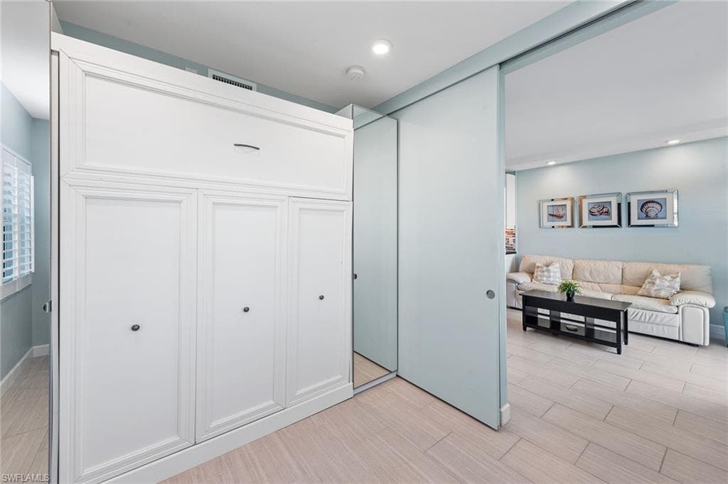 220 Seaview Ct 305, Marco Island, FL 34145-19