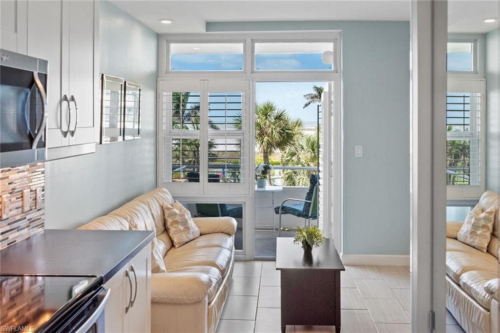 220 Seaview Ct 305, Marco Island, FL 34145-21