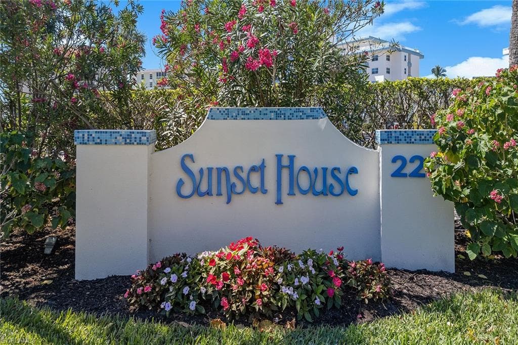 220 Seaview Ct 305, Marco Island, FL 34145-23