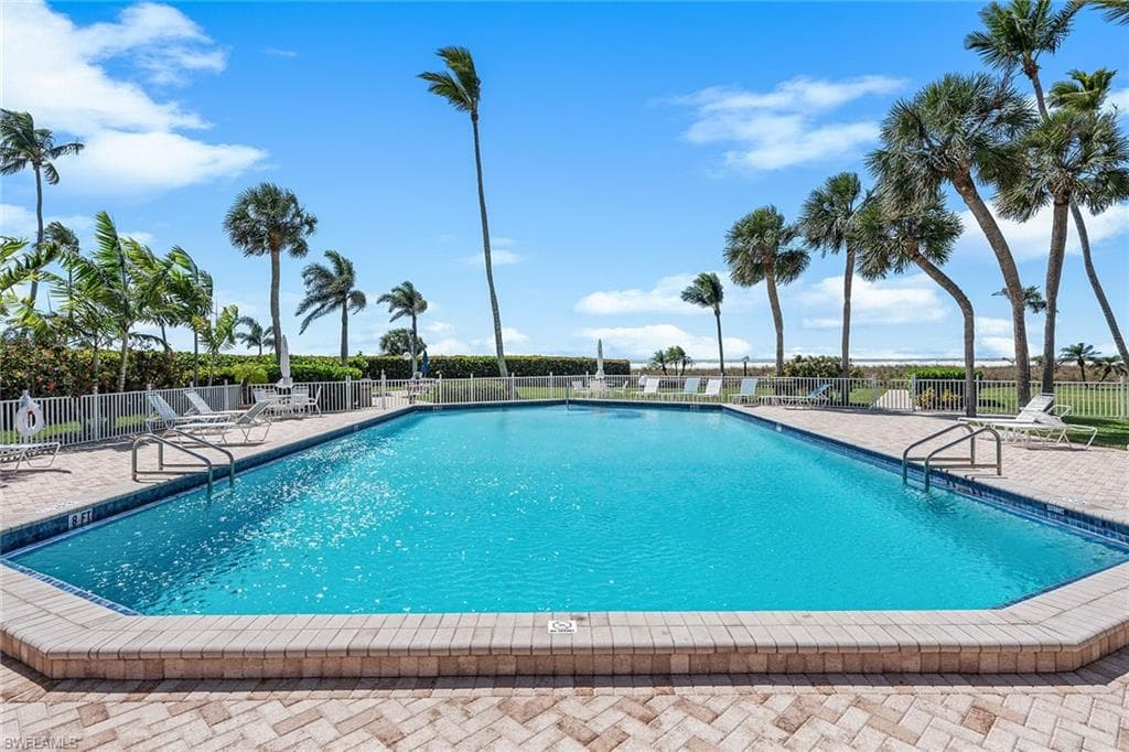 220 Seaview Ct 305, Marco Island, FL 34145-24