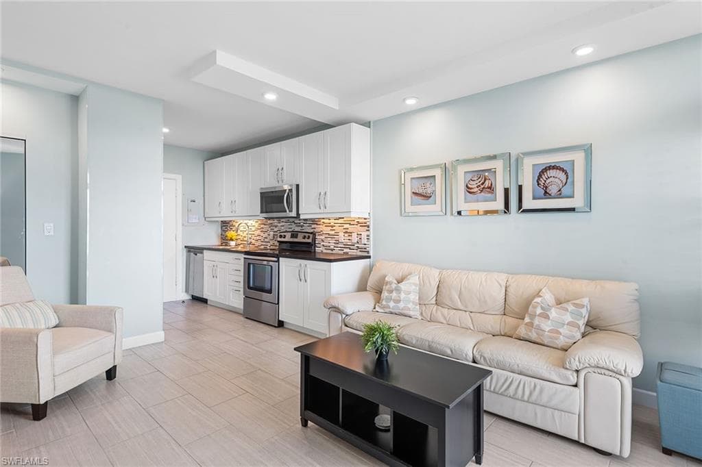 220 Seaview Ct 305, Marco Island, FL 34145-3