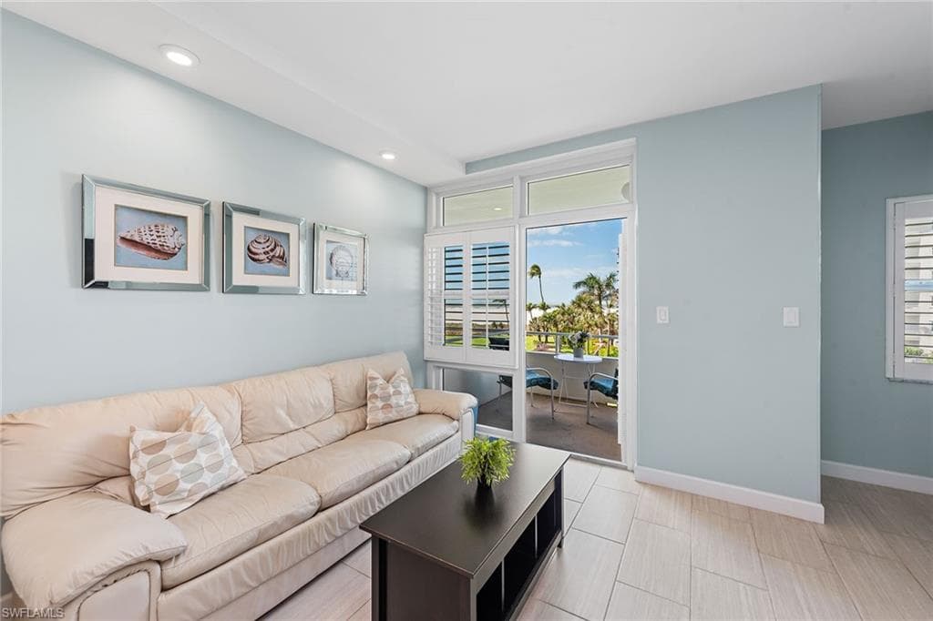 220 Seaview Ct 305, Marco Island, FL 34145-4