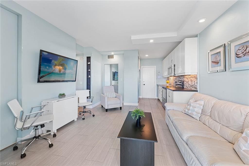 220 Seaview Ct 305, Marco Island, FL 34145-5