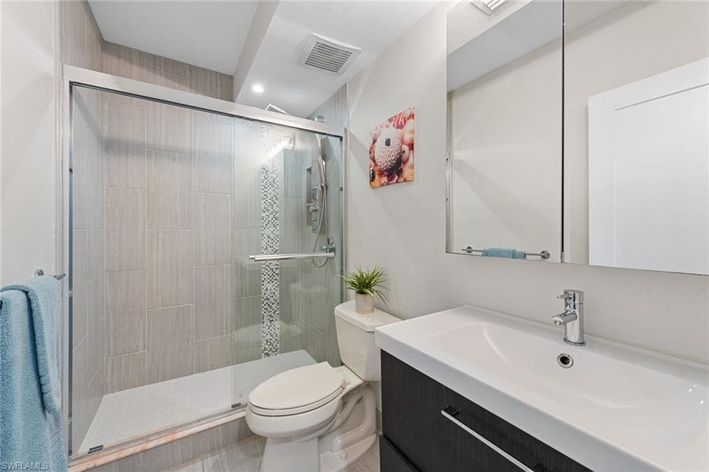 220 Seaview Ct 305, Marco Island, FL 34145-7
