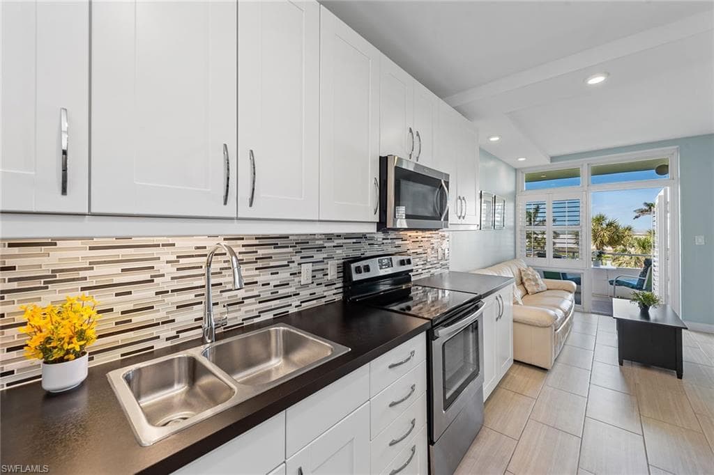 220 Seaview Ct 305, Marco Island, FL 34145-8