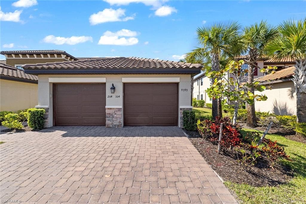 9393 Pocida Ct 104, Naples, FL 34119-24