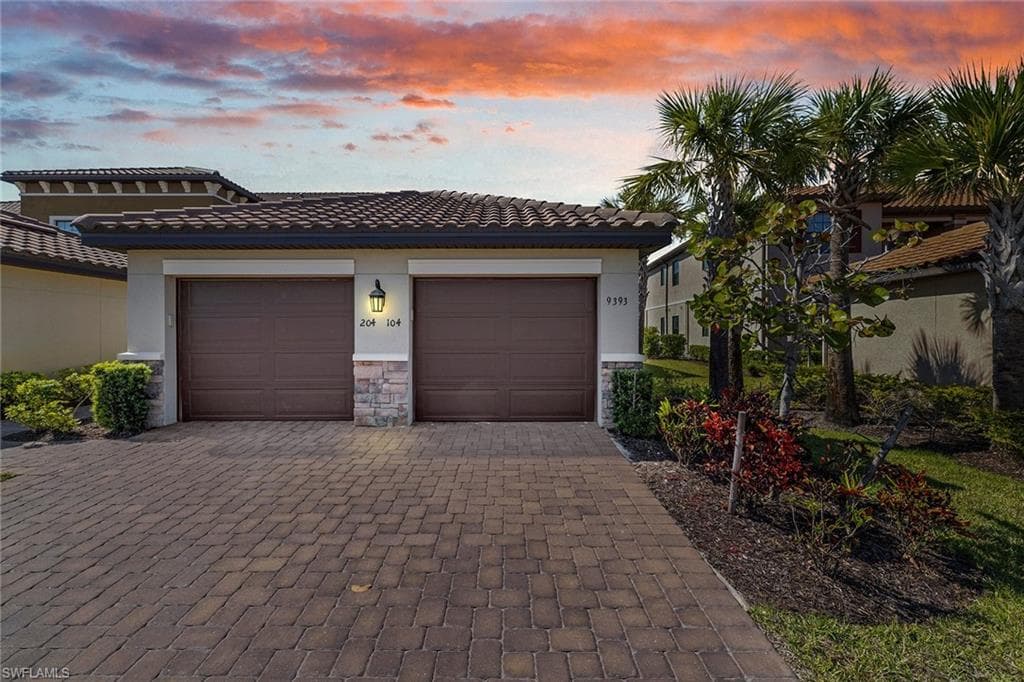 9393 Pocida Ct 104, Naples, FL 34119-25