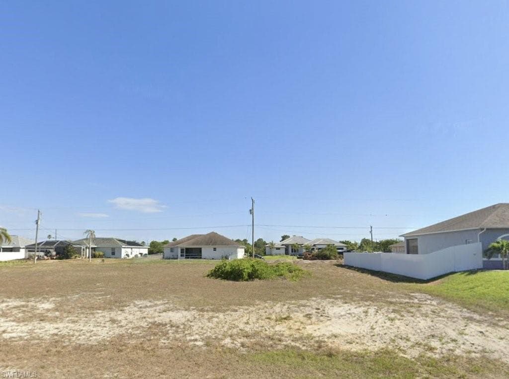 432 6th Ter, Cape Coral, FL 33993-2