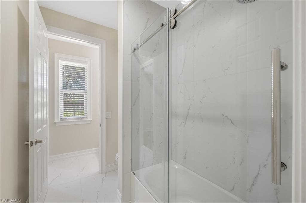 16258 Aberdeen Way, Naples, FL 34110-33