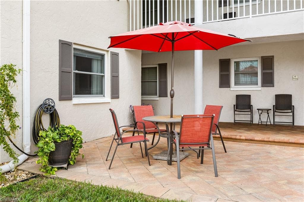 940 3rd St S 204, Naples, FL 34102-20