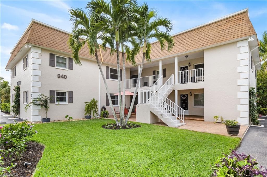 940 3rd St S 204, Naples, FL 34102-21