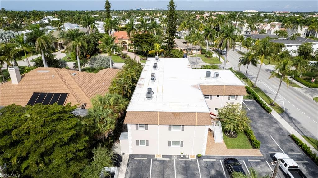 940 3rd St S 204, Naples, FL 34102-23