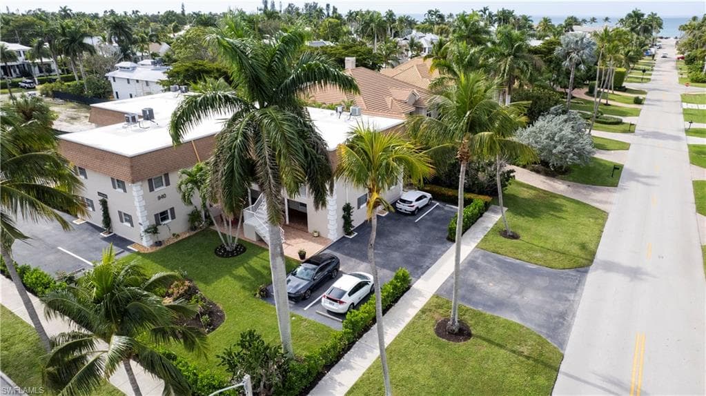 940 3rd St S 204, Naples, FL 34102-25