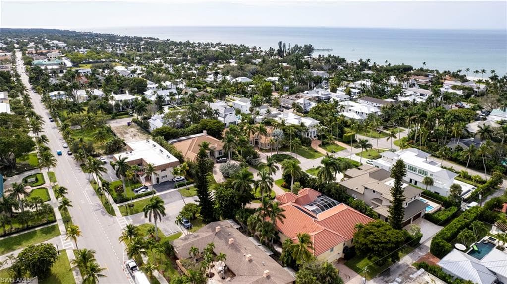 940 3rd St S 204, Naples, FL 34102-2