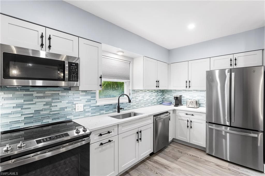 940 3rd St S 204, Naples, FL 34102-4