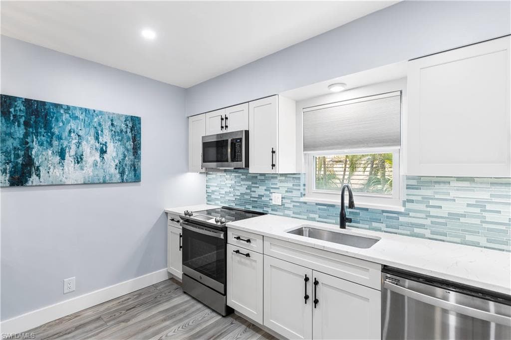 940 3rd St S 204, Naples, FL 34102-5