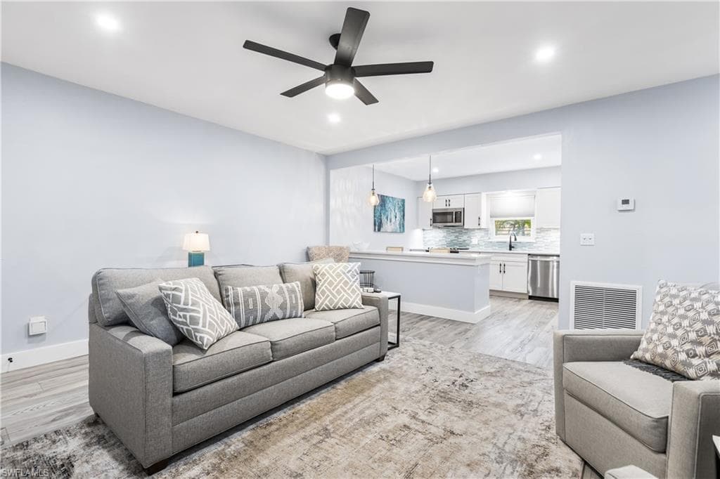 940 3rd St S 204, Naples, FL 34102-7