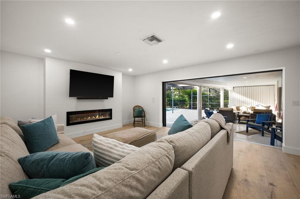 145 Forestwood Dr, Naples, FL 34110-9