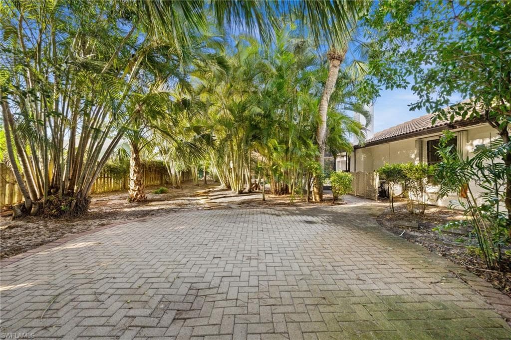 145 Forestwood Dr, Naples, FL 34110-19