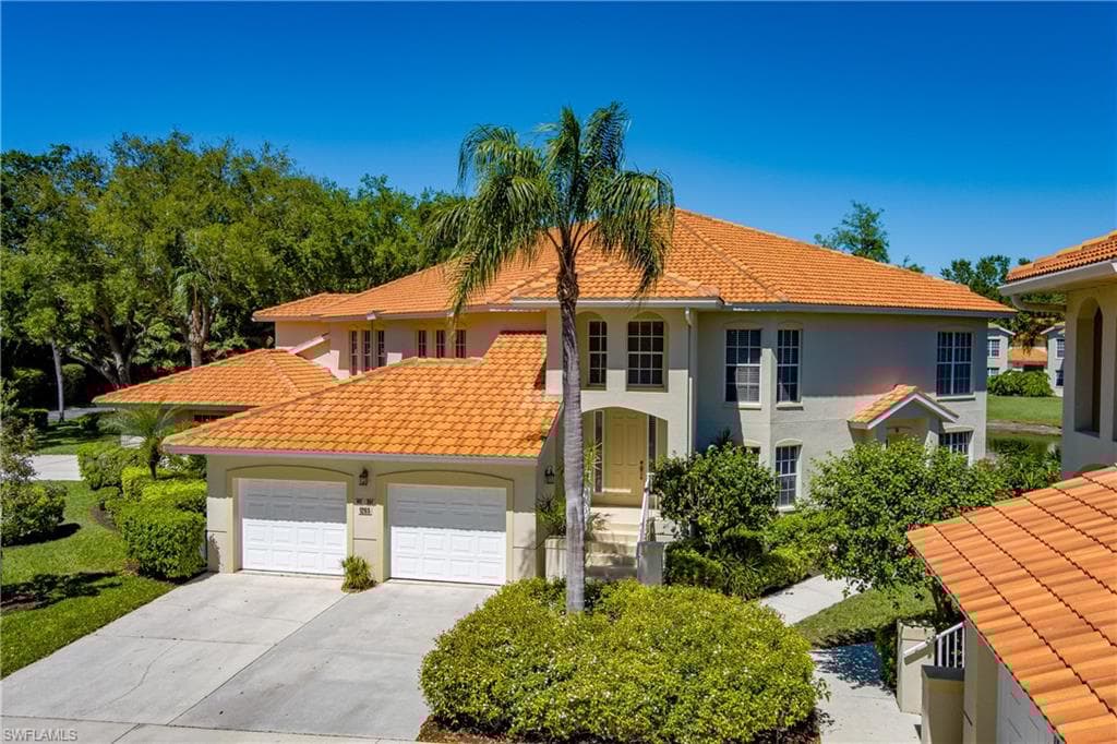 1265 Egrets Lndg 202, Naples, FL 34108-1
