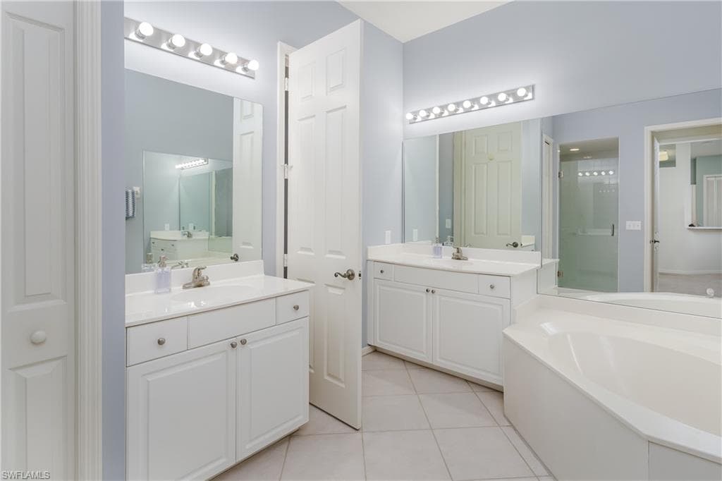 1265 Egrets Lndg 202, Naples, FL 34108-24