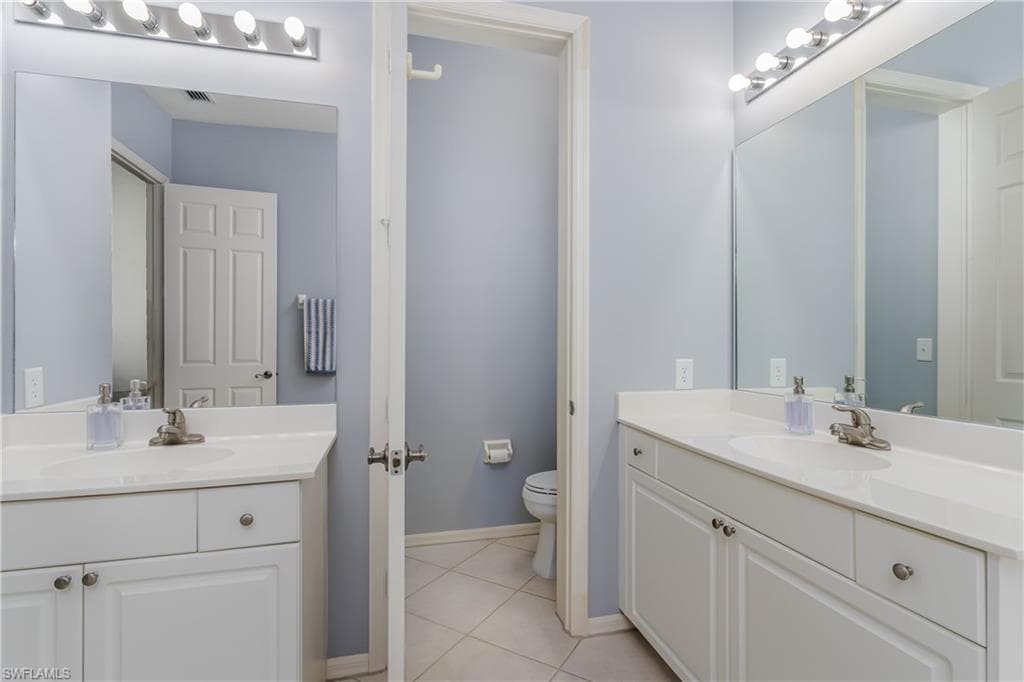 1265 Egrets Lndg 202, Naples, FL 34108-25