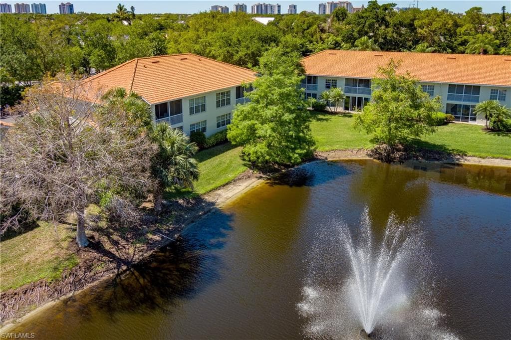 1265 Egrets Lndg 202, Naples, FL 34108-36