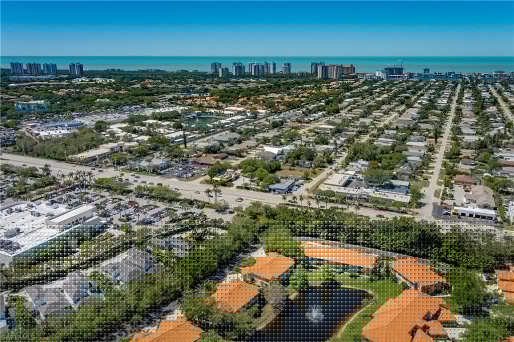 1265 Egrets Lndg 202, Naples, FL 34108-38