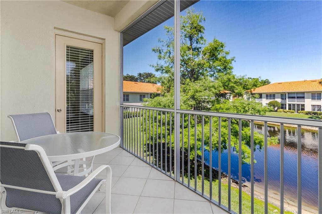 1265 Egrets Lndg 202, Naples, FL 34108-8